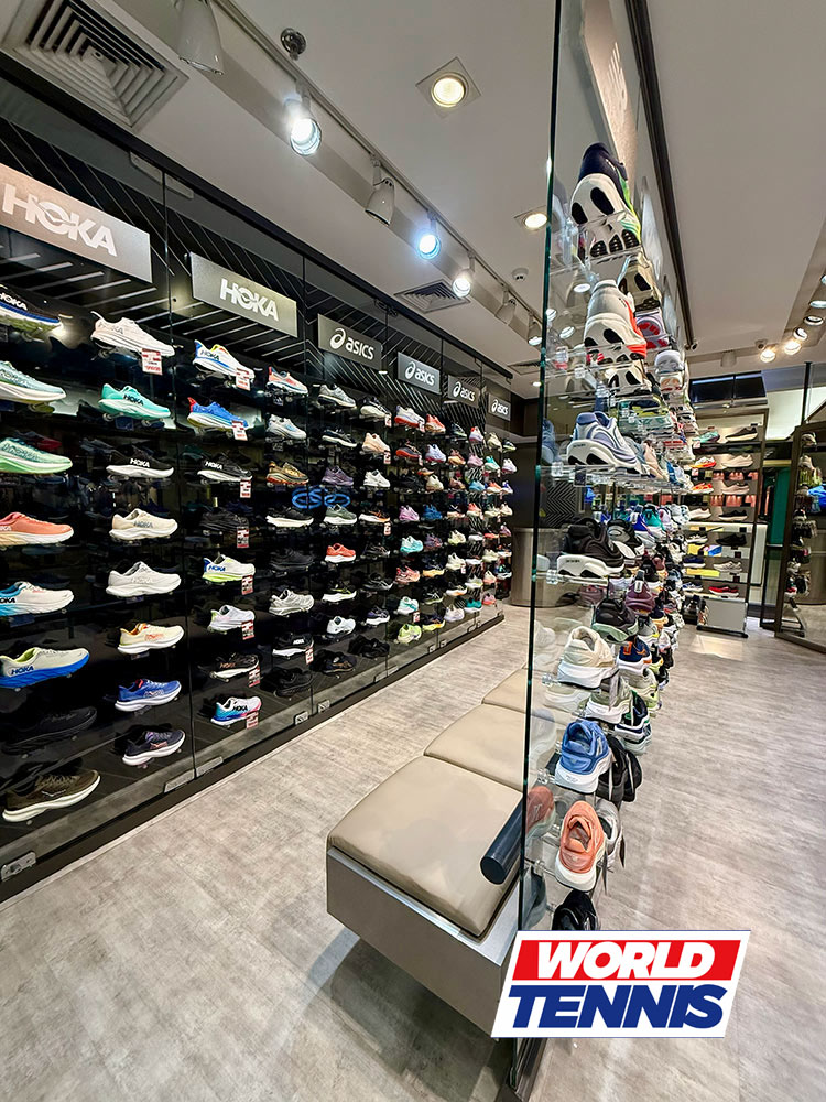 Interior da loja World Tennis no Shopping Iguatemi São Paulo com exposição de tênis